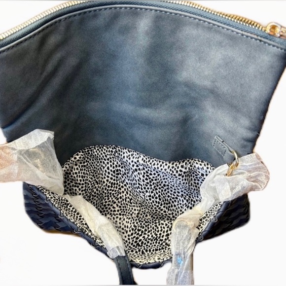 NEW Sole Society Marlee Woven Clutch/Crossbody Bag in Navy - Picture 2 of 4